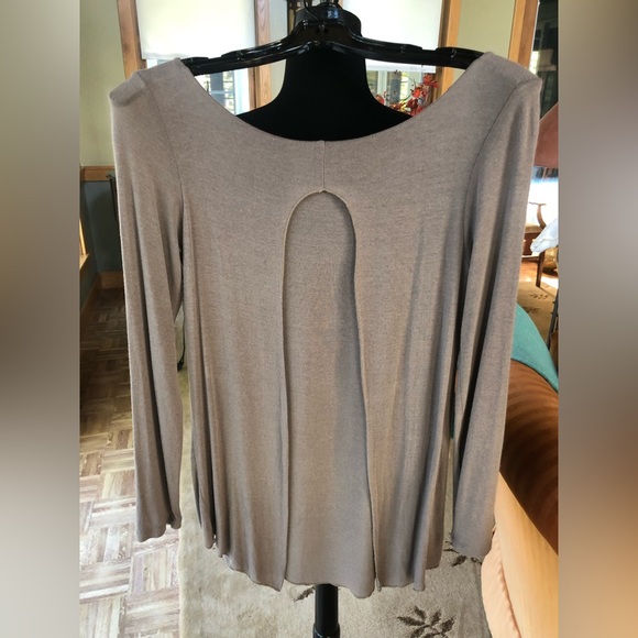 Top - Picture 2 of 4